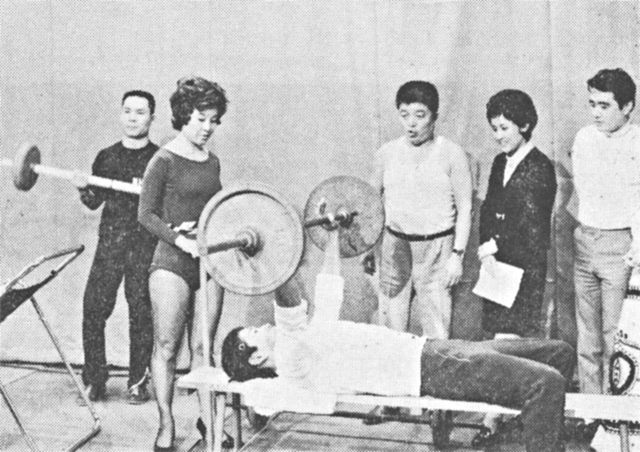 「女とヘラクレス」指導するのは野口洋子会長