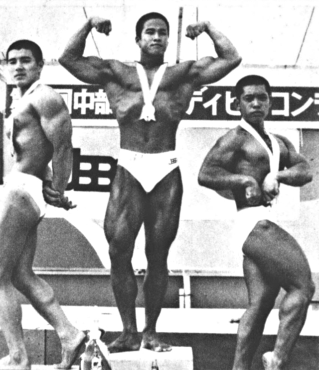 写真は上位入賞3選手。左から2位大石、1位須藤、(浅井)、3位鈴木