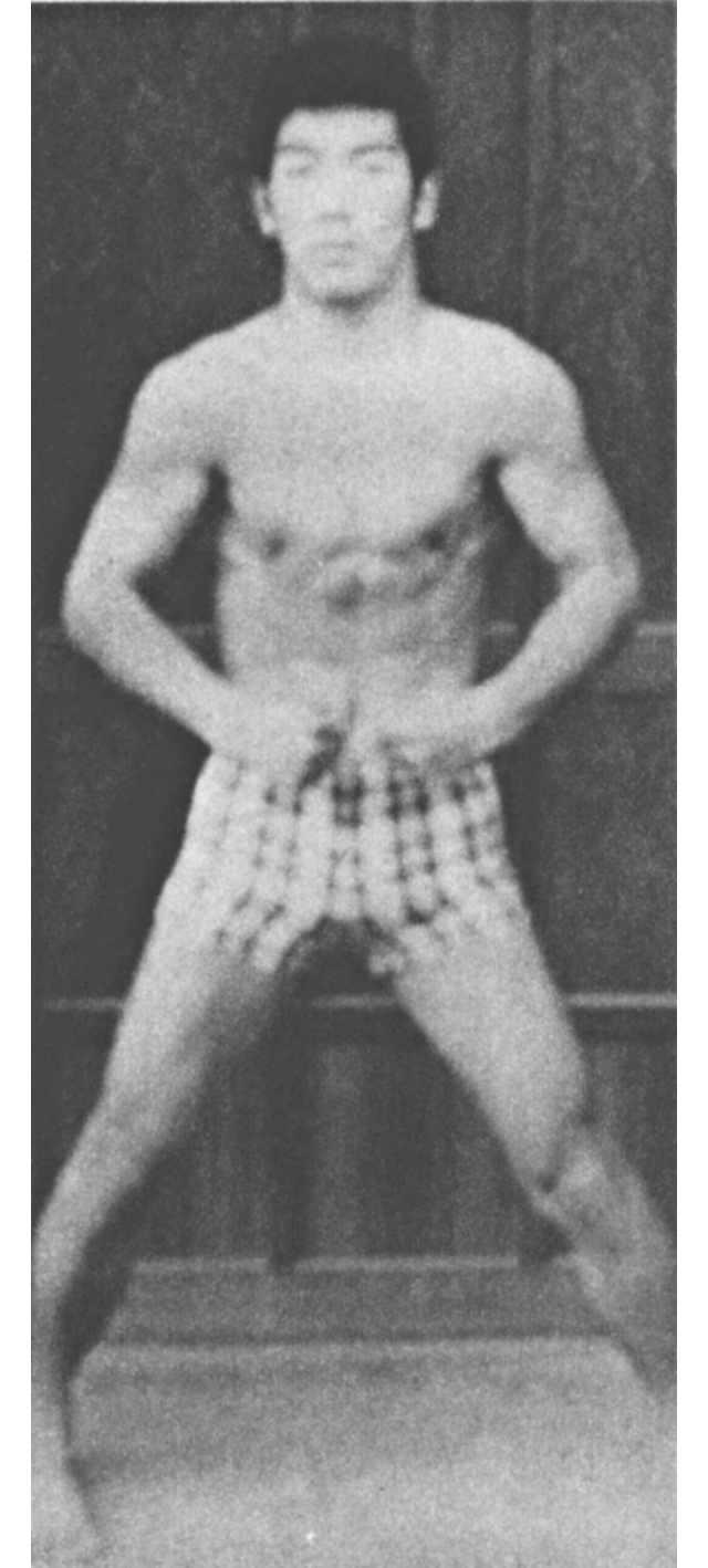 ●出身地―愛媛県　●年令―16才　●ボ歴―1年　●身長―164cm　●体重―58kg　●胸囲―99cm　●上腕囲―32cm　●大腿囲―52cm