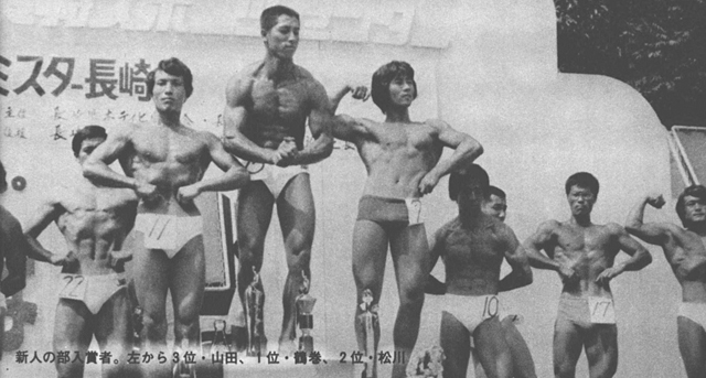 新人の部入賞者。左から3位・山田、1位・鶴巻、2位・松川