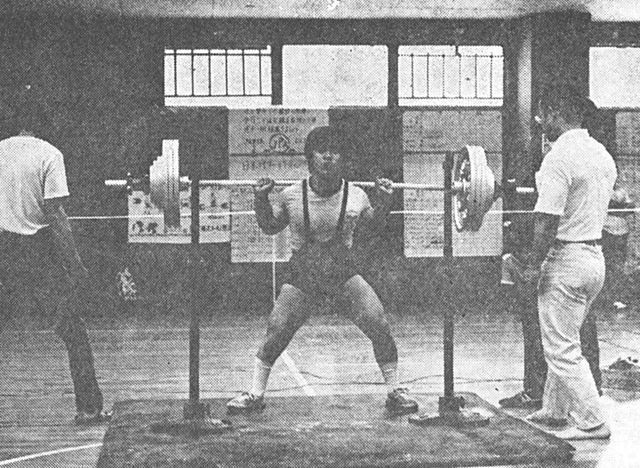 [スクワット195kgに成功。JPA全日本パワー選手権にて]