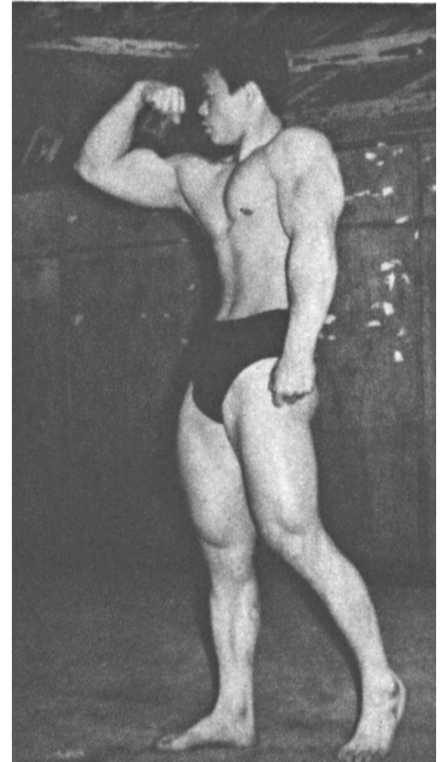 李成男選手。30才、身長167cm、体重83kg、胸囲120cm、腕囲44cm。