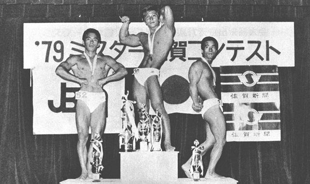 ミスター佐賀入賞者。左から2位・納見、1位・川越、3位・久原