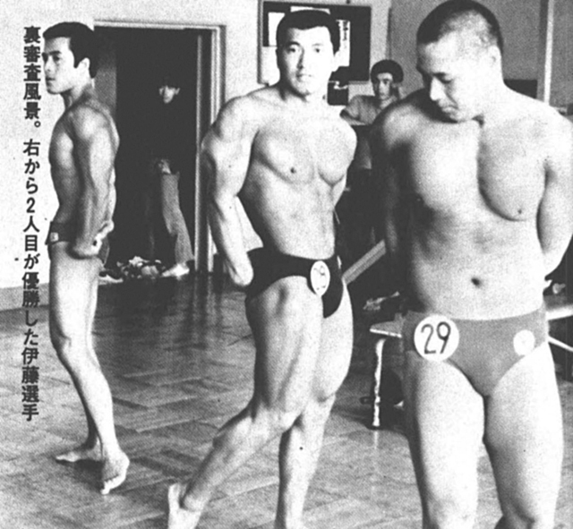 裏審査風景。右から2人目が優勝した伊藤選手
