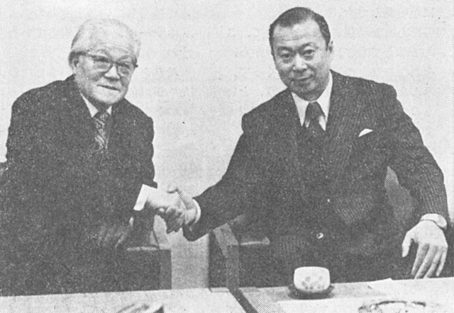 [スポーツ会館で井口氏(左)と玉利氏]