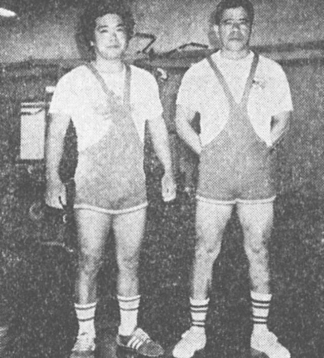 〔異色のパワーリフター2人。左が照屋唯秀氏、右が宮城政文氏〕