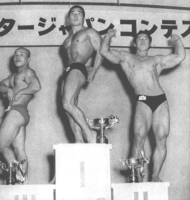 プロの部入賞者。左から3位・羽田、1位・関、2位・前島の各選手