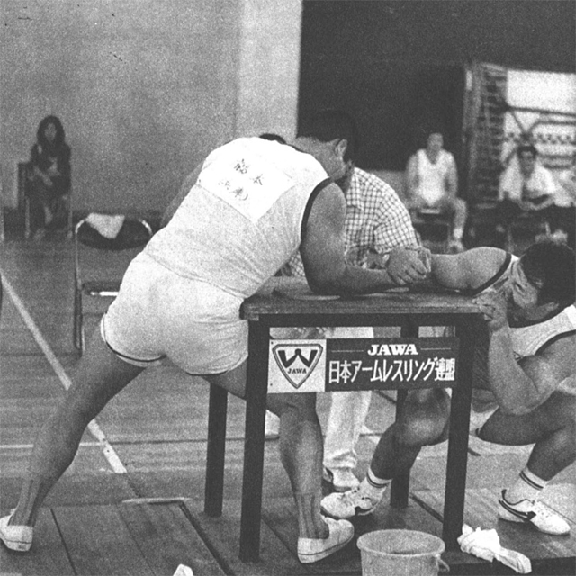 圧倒的に他を引き離して優勝の南波選手(右)と福本選手の一戦