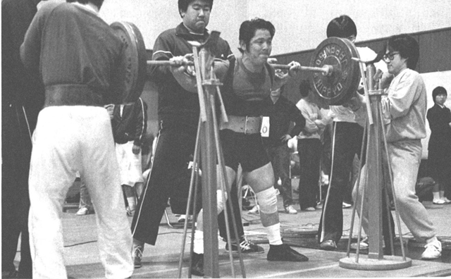 56kg級優勝・吉本高史選手S182.5　B107.5　D155.0　T445.0