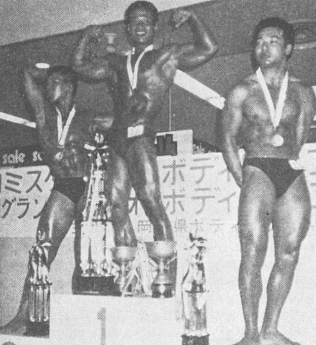 第11回ミスター岡山選手権大会。左から3位・梶川、1位・佐々木、2位・香西