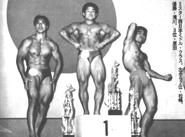 ミスター西日本ミドル・クラス。左から2位・松嶋、優勝・滝川、3位・原田