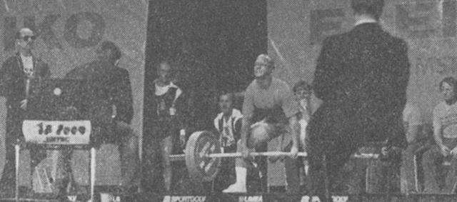 ［伊藤選手のデッドリフト245kg。トータル642.5kgの日本新を出す］