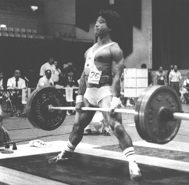 56kg級優勝・伊差川浩之選手S200kg、B140kg、D220kg、T560kg