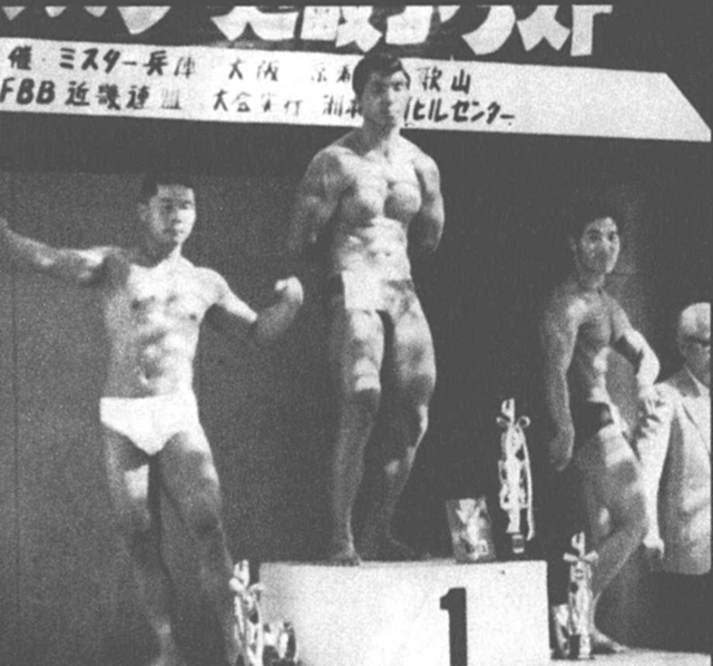ミスター京都。左から3位・目片、1位・松嶋、2位・小谷