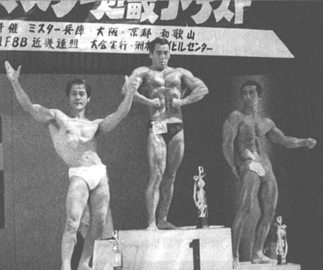 ミスター近畿ミドル級。左から3位・三島、1位・中嶋、2位・伊藤