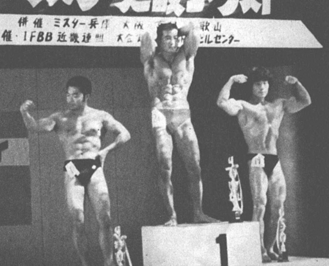 ミスター大阪、左から3位・菜島、1位・横山、2位・古賀
