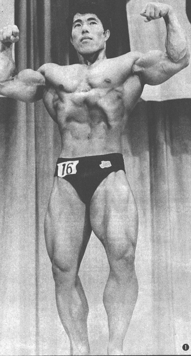 ①朝生照雄君（30歳）1980年度ミスター日本。身長165センチ。コンテスト時の体重は77キロ。トレーニンク経験年数12年。ここ数年間の進境が著しいヒルターの1人である。上体と下体のバランスもずいぶんよくなった。彼の脚の凄さは当然だか、広背筋の発達も目立ち出した。欲をいえば、もう少し腕が太くなった方がいいだろう。