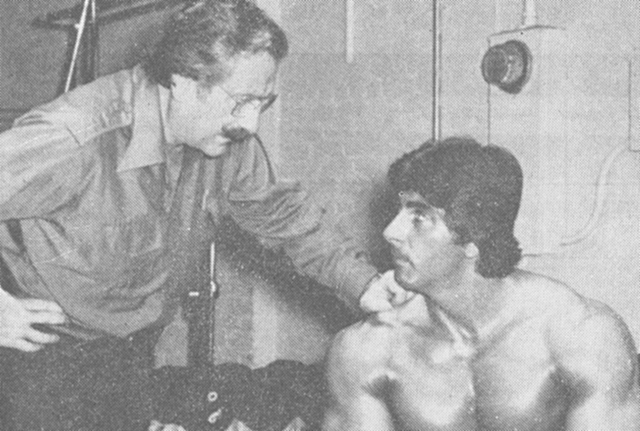 ［デニス・ティネリノにトレーニングのアドバイスをするこのシリーズの著者、ジョー・ウイダー氏］