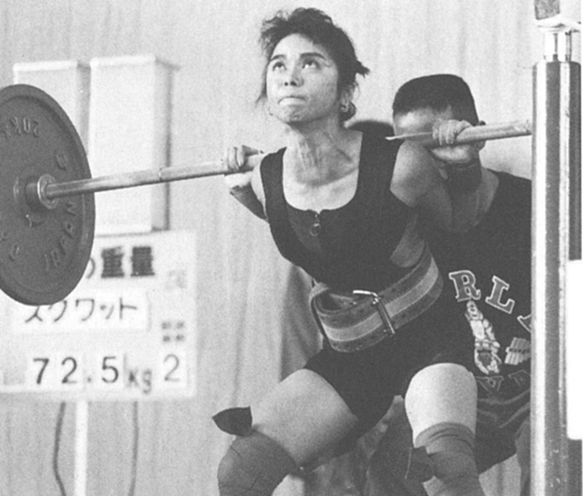 9試技全てを成功させた山城晴美が、初出場優勝を飾る(44kg)