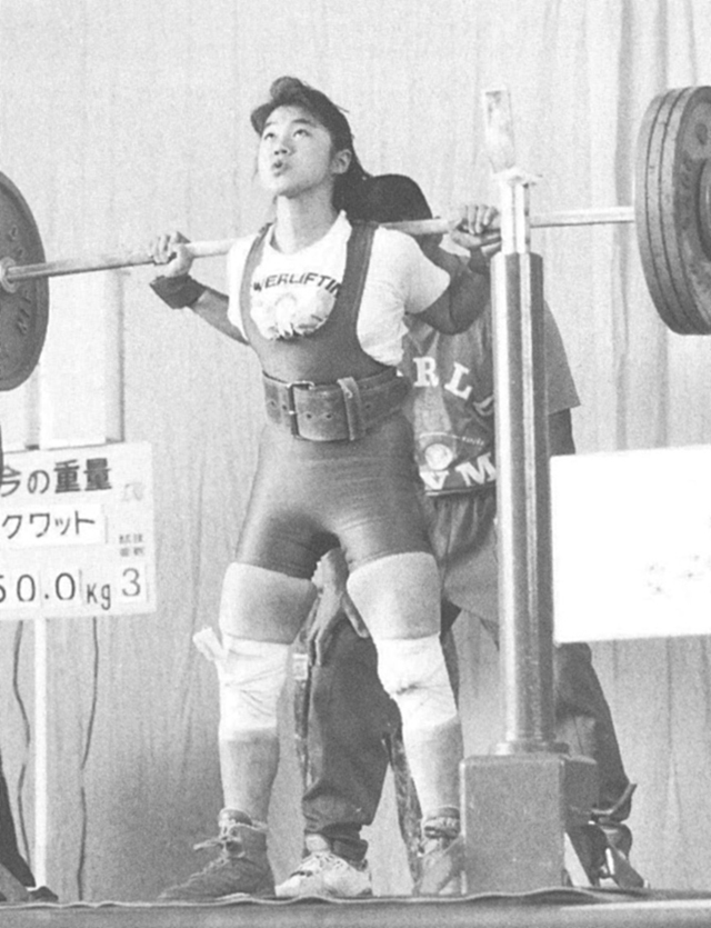 スクワットとトータルでジュニア世界新をマークした52kg級優勝の阿部千寿歌