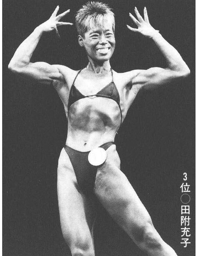 ３位○田附充子　上体が良く絞れており、焼き込みも良かった。課題は下半身のカットだろう