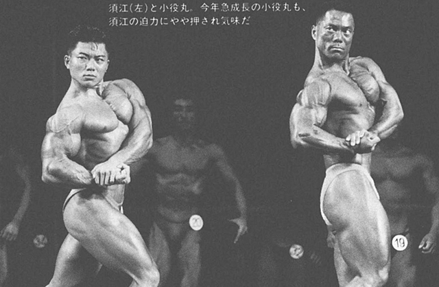 須江(左)と小役丸。今年急成長の小役丸も、須江の迫力にやや押され気味だ