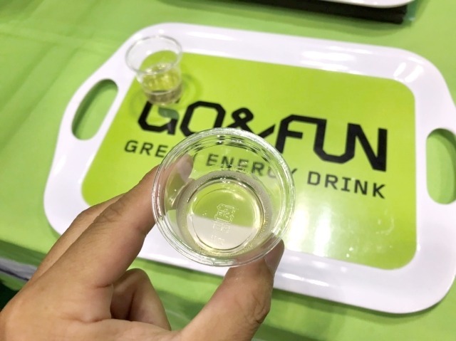 エナジー飲料にありがちな人工甘味料を一切使っていない。栄養ドリンクとお茶を組み合わせたようなとても爽やかな味だった