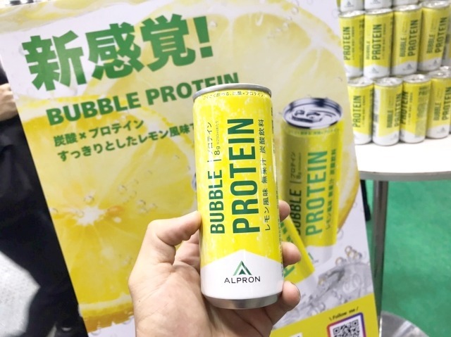 炭酸プロテイン飲料。1缶（250ml）あたりタンパク質8g配合。結構入ってる。