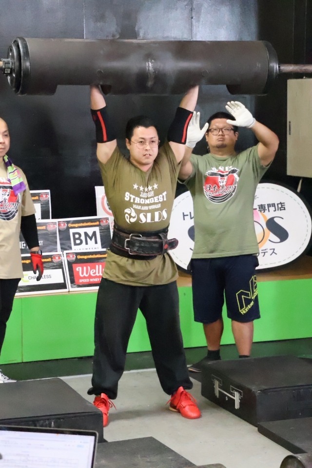 安定挙上。3回成功を続けた後、体力に余裕を残して終了。順番が後だと前の選手より一回でも多く挙上すればよいので体力を温存しやすく、戦略上で有利に働く。