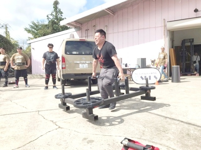 男子ノービス、140kg。かなり鍛えていても移動は困難。