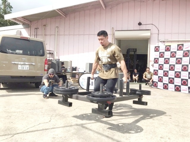 無差別級は220kg。