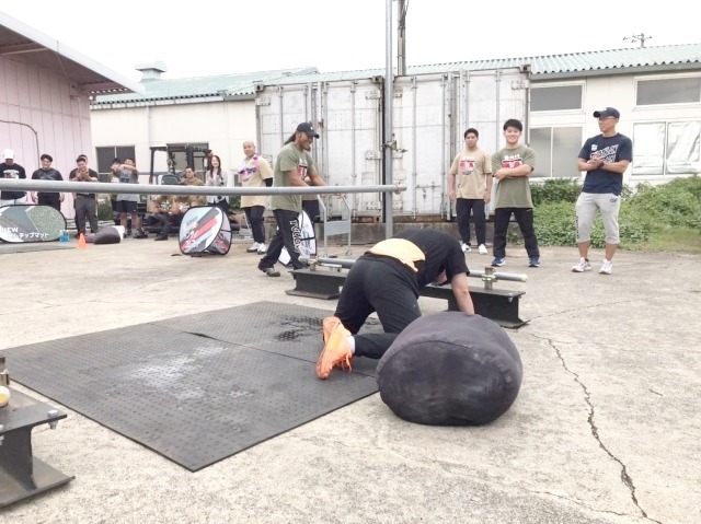 快調に進むも二周目の一本目のバーを越した残り僅かなところで体力が尽きる選手も多くみられた。毎回思うがカテゴリーごと、種目ごとの強度設定が実に絶妙。