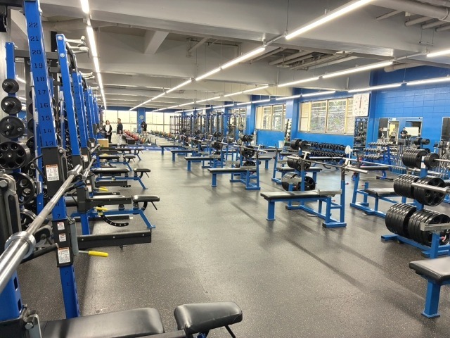 地下に位置するが、窓から外の光が入るため閉塞感がなく明るい