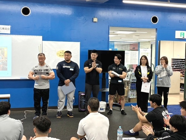 講師紹介。左から合戸氏、佐名木氏、三矢氏、相澤氏、辻本氏、鈴木氏