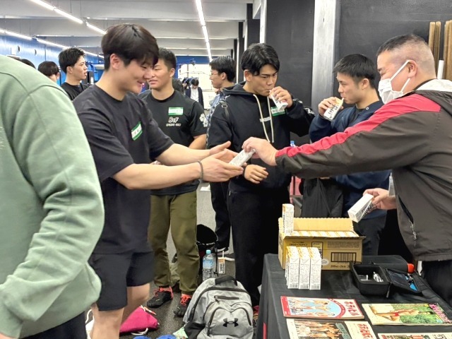 プロテインシェイクの提供。大人気。実技で筋損傷が起きたタイミングにぴったり