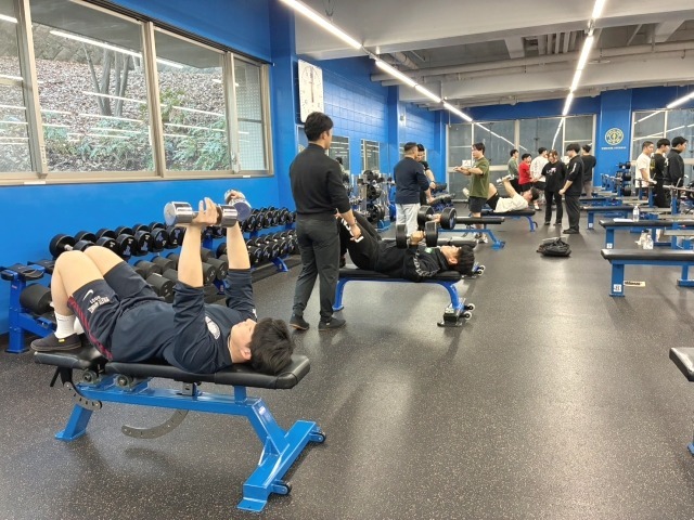 膨大な設備と器材が効率的な同時進行を可能にしていた