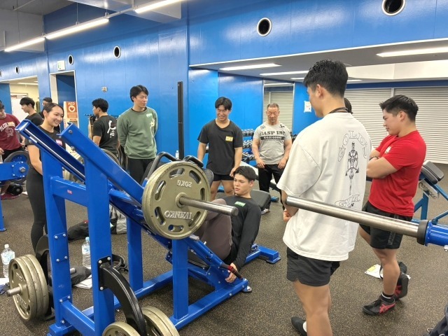 45°レッグプレス。狂気が見てる。