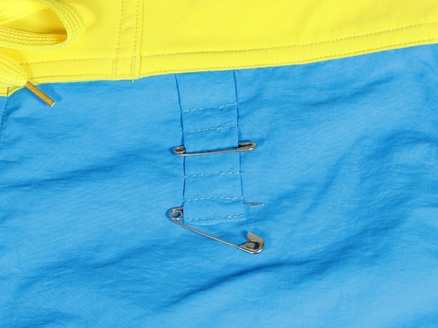 安全ピンを通せるゼッケン専用ループ