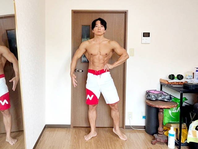 162㎝/65㎏/Mサイズの着用。生地に伸張性があり動きやすい。