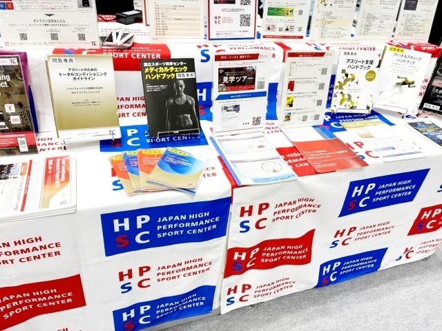 書籍の展示。困ったら読んでまず間違いない。